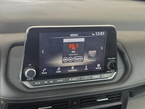 Used 2025 Nissan Rogue SV AWD/4WD image 13