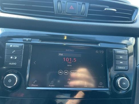 Used 2019 Nissan Rogue Sport S image 16