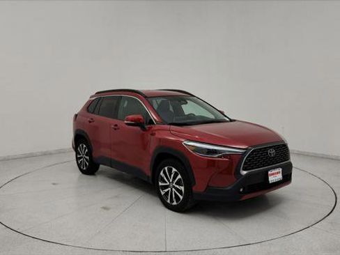 Certified 2024 Toyota Corolla Cross XLE image 1