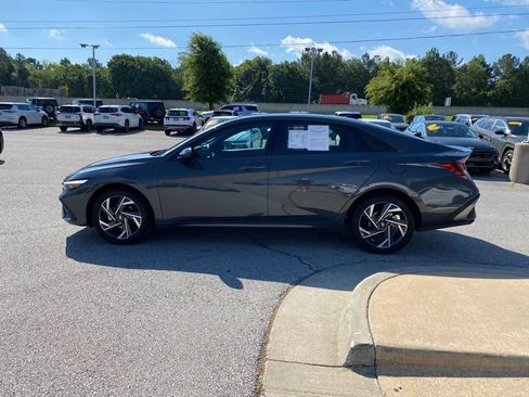 Used 2025 Hyundai Elantra Sport FWD image 4