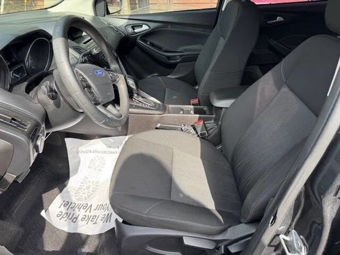 Used 2017 Ford Focus SE FWD image 29