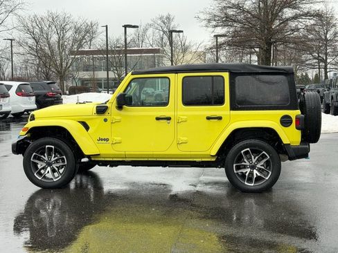 Used 2024 Jeep Wrangler Unlimited w/ Convenience Group image 9