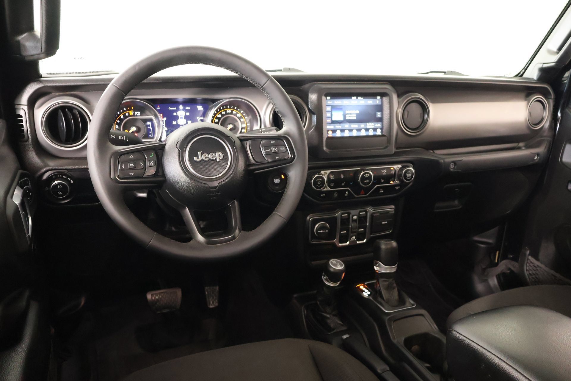 Used 2023 Jeep Gladiator Sport AWD/4WD image 2