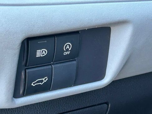 Used 2023 Toyota Highlander XLE FWD image 73