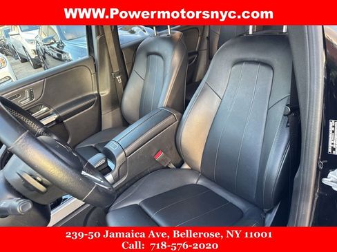 Used 2021 Mercedes-Benz GLB 250 4MATIC w/ Premium Package image 30