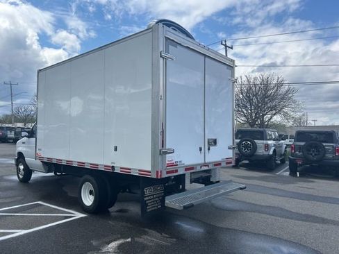 Used 2022 Ford E-450 and Econoline 450 Super Duty w/ Power Windows & Locks Group RWD image 5