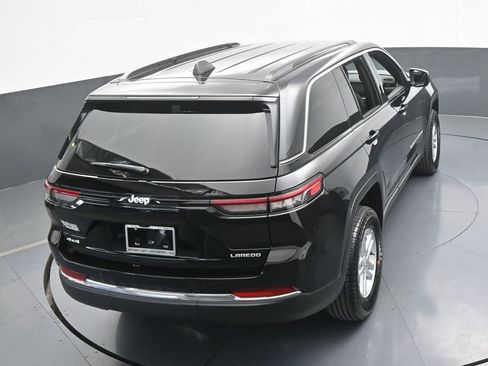 Used 2025 Jeep Grand Cherokee Laredo AWD/4WD image 44