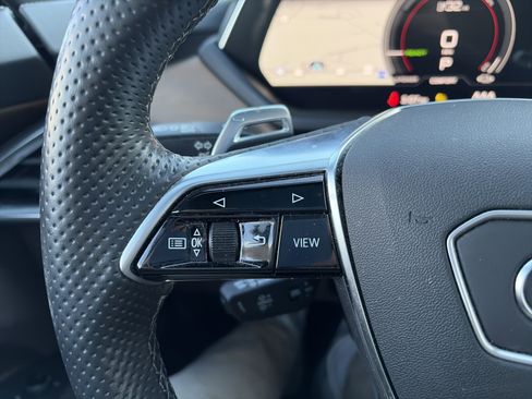 Used 2022 Audi e-tron GT Prestige image 32