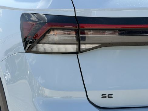 New 2026 Volkswagen Taos SE FWD image 11
