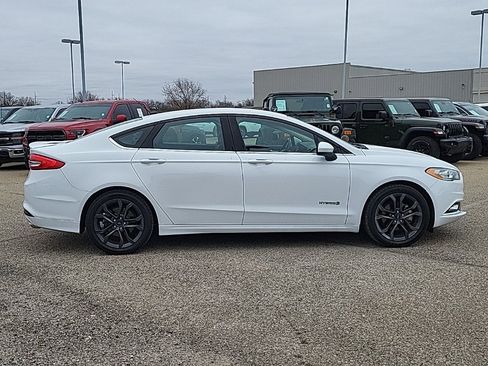 Used 2018 Ford Fusion SE w/ Equipment Group 601A image 2