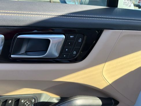 Used 2022 Porsche Cayenne S Platinum image 25