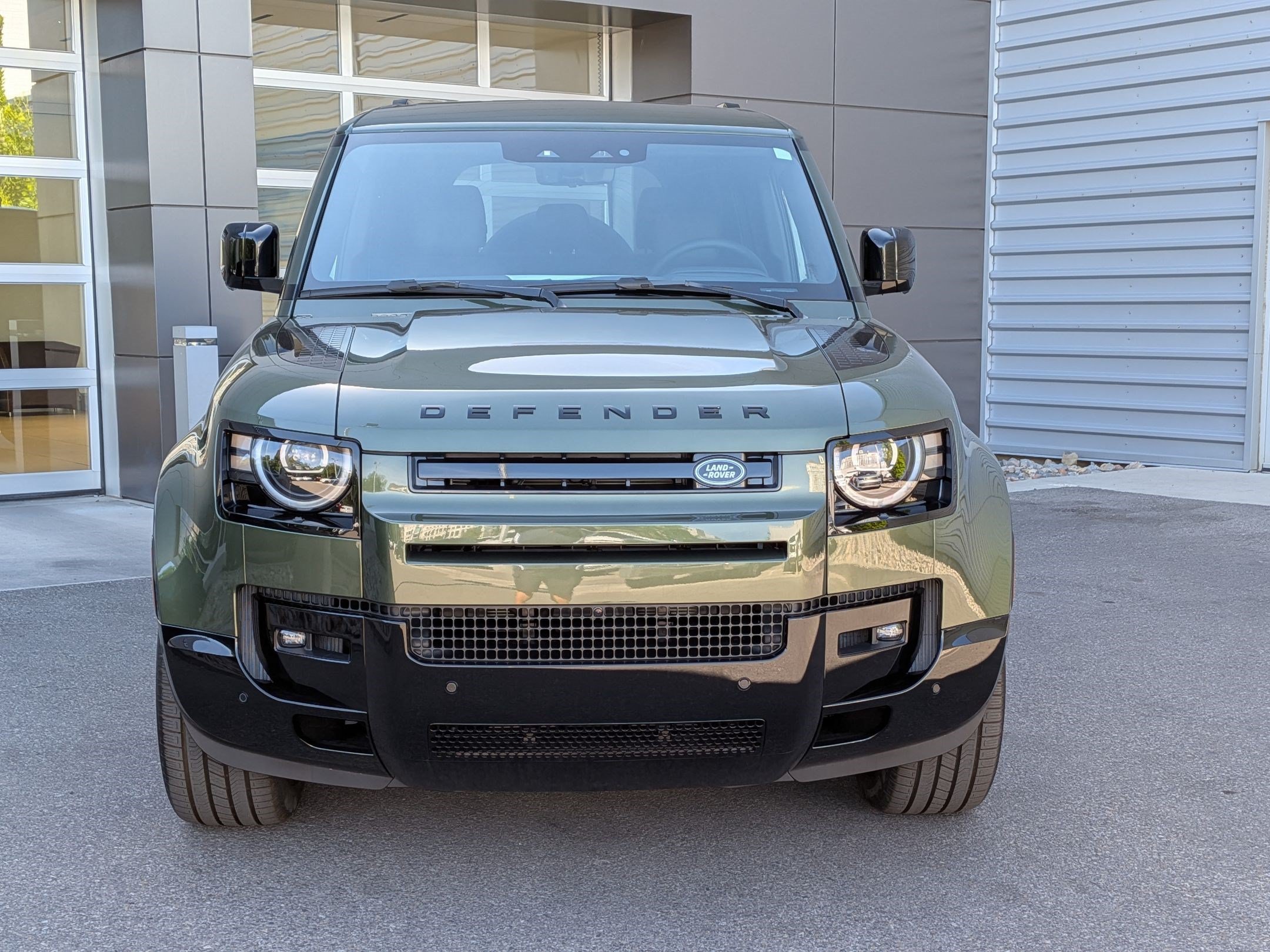 New 2026 Land Rover Defender 110 X-Dynamic SE AWD/4WD image 2