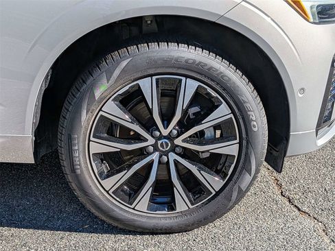 Certified 2025 Volvo XC60 B5 Plus image 12