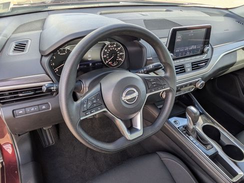 Used 2023 Nissan Altima 2.5 SV image 12