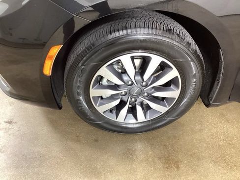 Used 2023 Chrysler Pacifica Touring-L FWD image 26