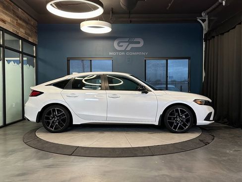 Used 2022 Honda Civic Sport Touring image 2