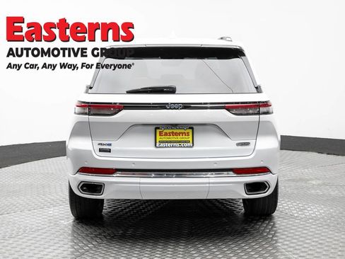 Used 2022 Jeep Grand Cherokee Overland AWD/4WD image 6