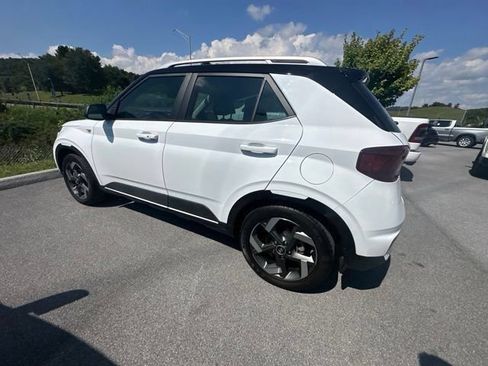 Used 2022 Hyundai Venue Limited FWD image 21