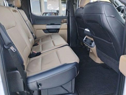 Used 2022 Ford F150 Lariat w/ Trailer Tow Package image 19