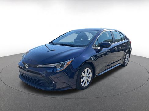 Used 2025 Toyota Corolla LE FWD image 2