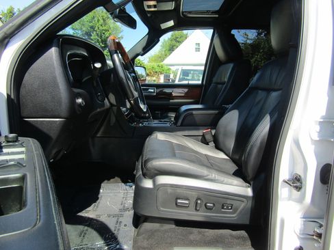 Used 2016 Lincoln Navigator L Select image 13