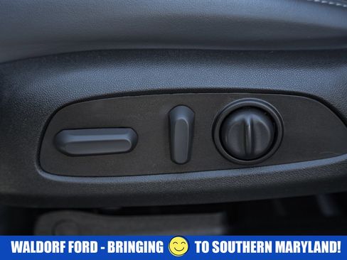 Used 2023 Buick Enclave Essence image 35