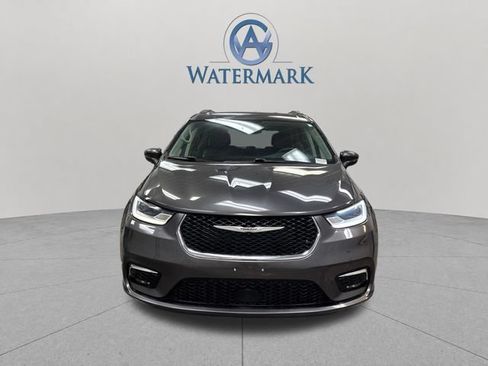 Used 2022 Chrysler Pacifica Touring-L FWD image 9