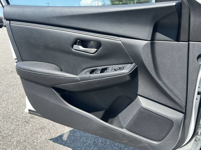 Used 2025 Nissan Sentra SV FWD image 31