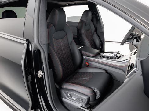 Used 2025 Audi RS Q8 performance AWD/4WD image 37