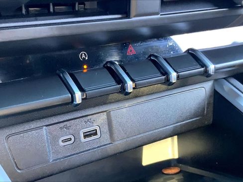 Used 2025 Chevrolet Colorado W/T w/ WT Custom Package image 32