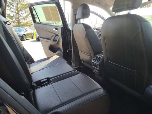 Used 2018 Volkswagen Tiguan SE AWD/4WD image 19