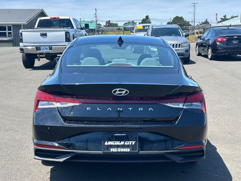 Used 2021 Hyundai Elantra SEL FWD image 8