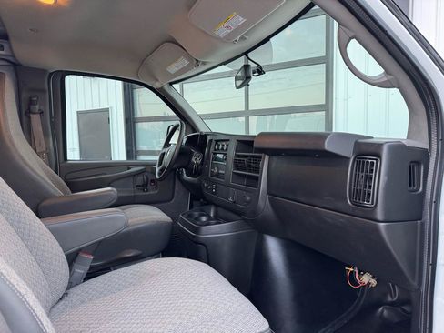 Used 2015 Chevrolet Express 2500 RWD image 20