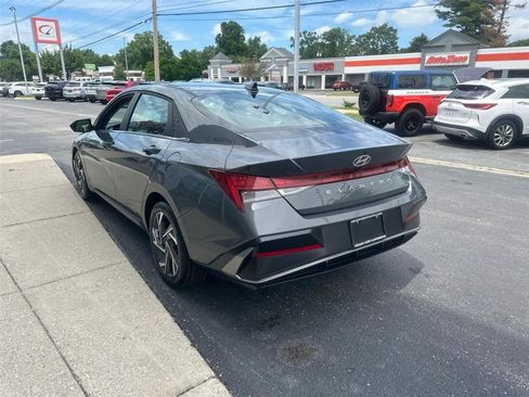 Used 2025 Hyundai Elantra SEL FWD image 5