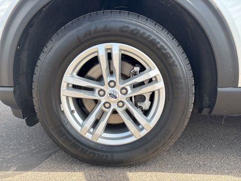 Used 2023 Ford Explorer XLT w/ Equipment Group 202A image 6