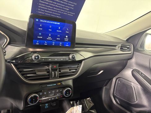 Certified 2022 Ford Escape SEL w/ SEL Stealth AWD Package image 18