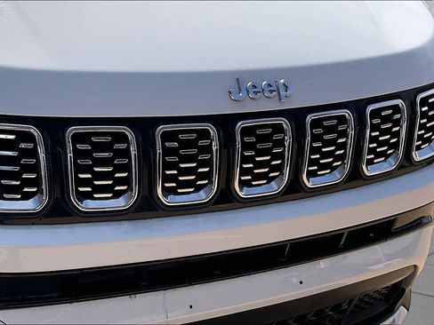 Used 2025 Jeep Compass Limited AWD/4WD image 29
