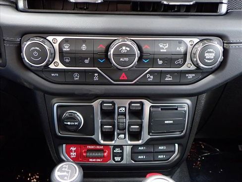 New 2026 Jeep Wrangler Unlimited Rubicon image 18