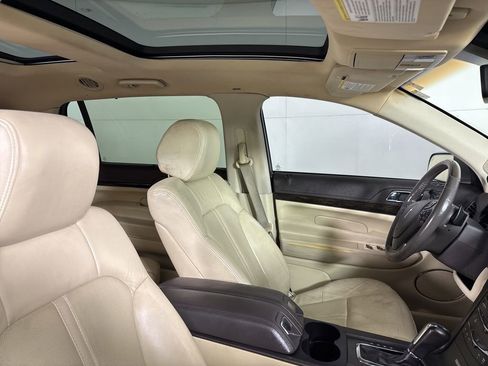 Used 2013 Lincoln MKT AWD image 15