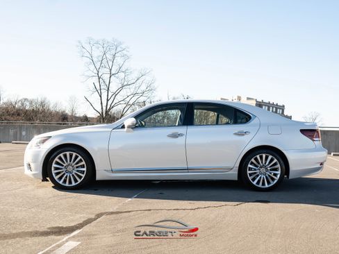 Used 2017 Lexus LS 460 AWD w/ Comfort Package image 4