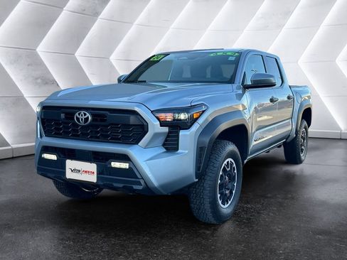 Used 2024 Toyota Tacoma TRD Off-Road image 3