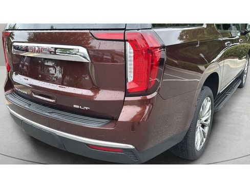 Used 2022 GMC Yukon XL SLT w/ SLT Premium Package AWD/4WD image 11