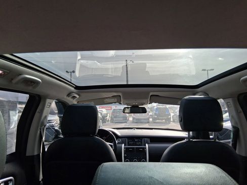 Used 2016 Land Rover Discovery Sport HSE image 11