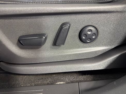 Used 2024 Nissan Ariya FWD image 22