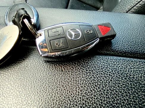 Used 2011 Mercedes-Benz E 350 4MATIC Sedan image 33