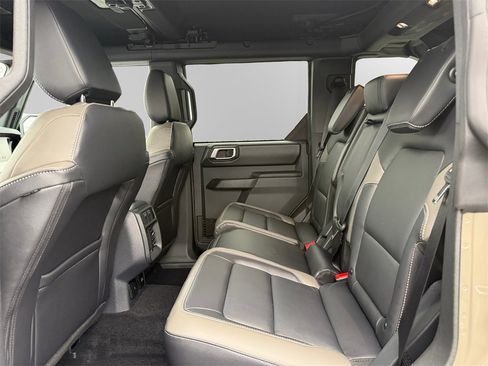 New 2025 Ford Bronco Outer Banks w/ Sasquatch Package image 13