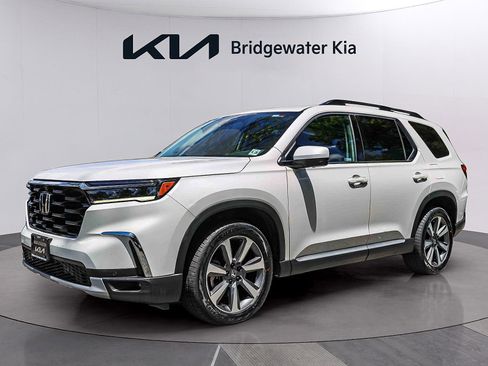 Used 2023 Honda Pilot Elite image 3