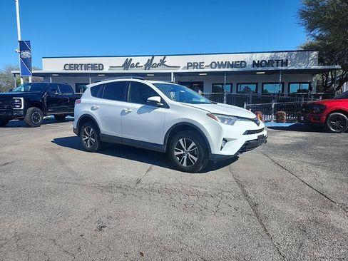 Used 2018 Toyota RAV4 XLE image 1