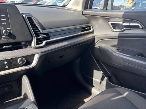 Used 2025 Kia Sportage LX FWD image 34