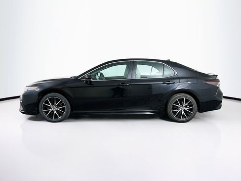 Used 2022 Toyota Camry SE FWD image 4